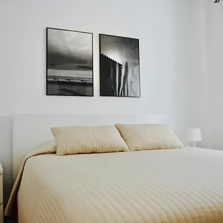 アパート Fantastic 1 Bedroom In The Centre Of ネルハ